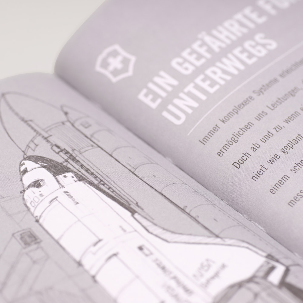 Innenseite einer Broschüre mit der Skizze eines Space Shuttles